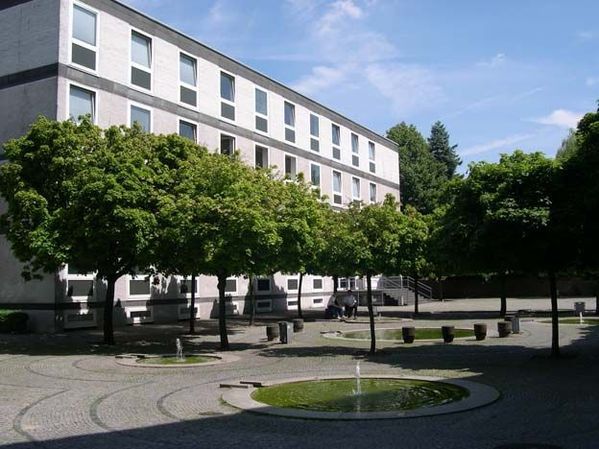 Aegidiikirchplatz: Blick auf das Oberverwaltungsgericht