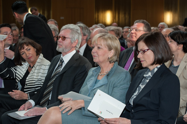 (v.l.) Eva-Maria Bertrams, Dr. Michael Bertrams, Hannelore Kraft, Dr. Ricarda Brandts