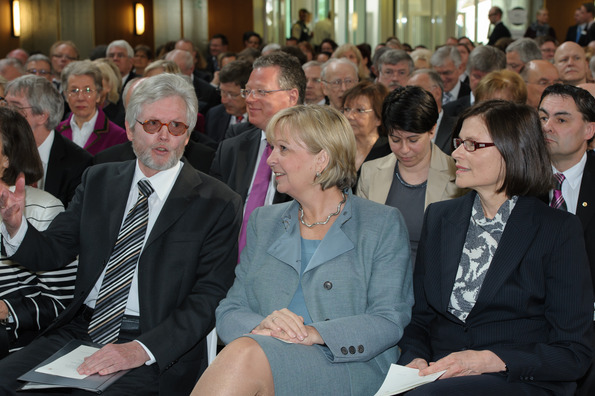 (v.l.) Dr. Michael Bertrams, Hannelore Kraft, Dr. Ricarda Brandts