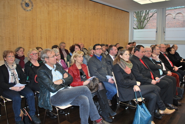 Teilnehmer an der Sitzung im Sitzungssaal 1