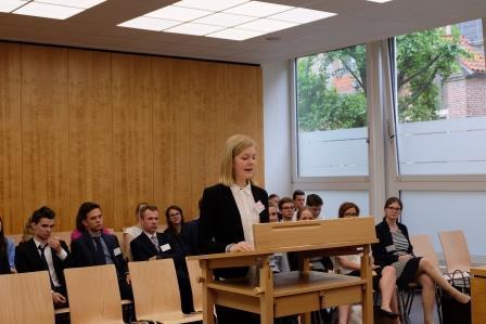 Redner vor dem Moot Court