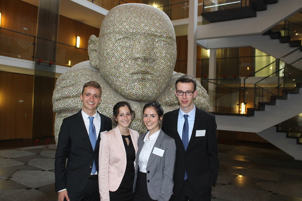 1. Platz (von rechts nach links): Niklas Täuber, Sophie Templin, Selin Özgüc, Lukas Nottenkämper