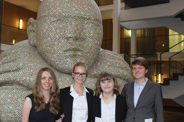 2. Platz (von rechts nach links): Maren Wirth, Vivian Wloka, Clarissa Rink, Veronika von Wirth